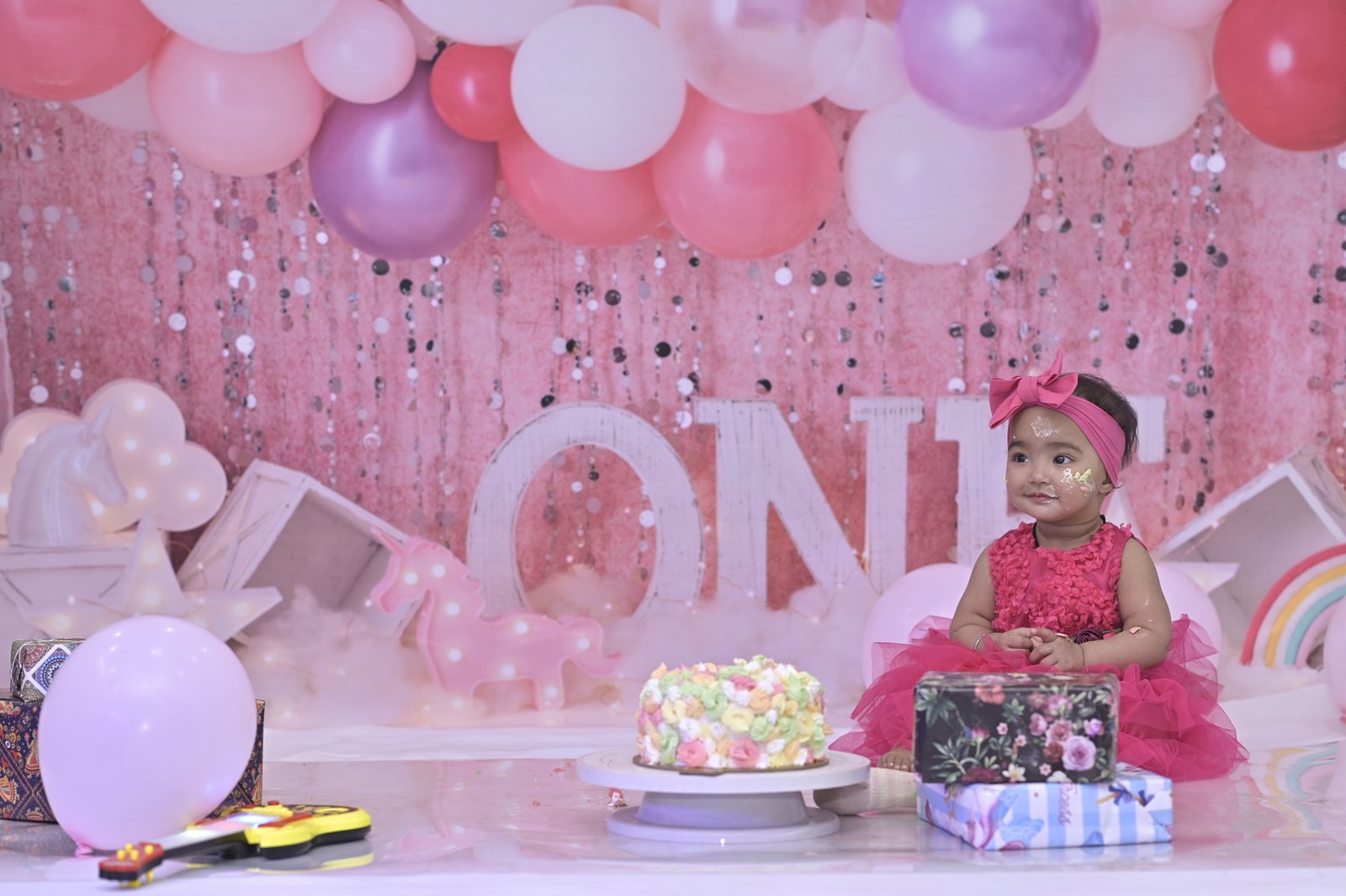 Joyful cake smash portrait by Nirvana Photography, image 2