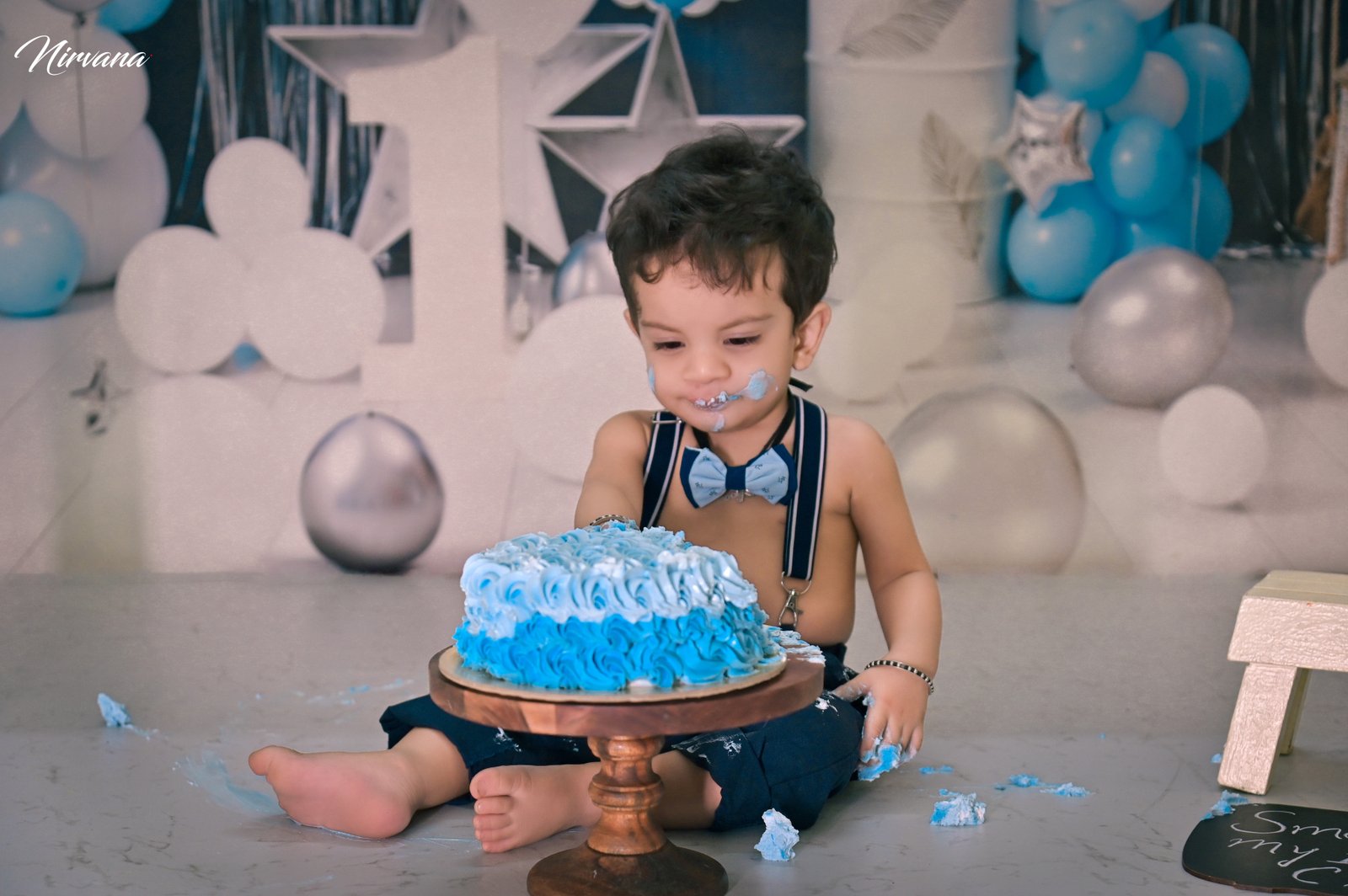 Joyful cake smash portrait by Nirvana Photography, image 3