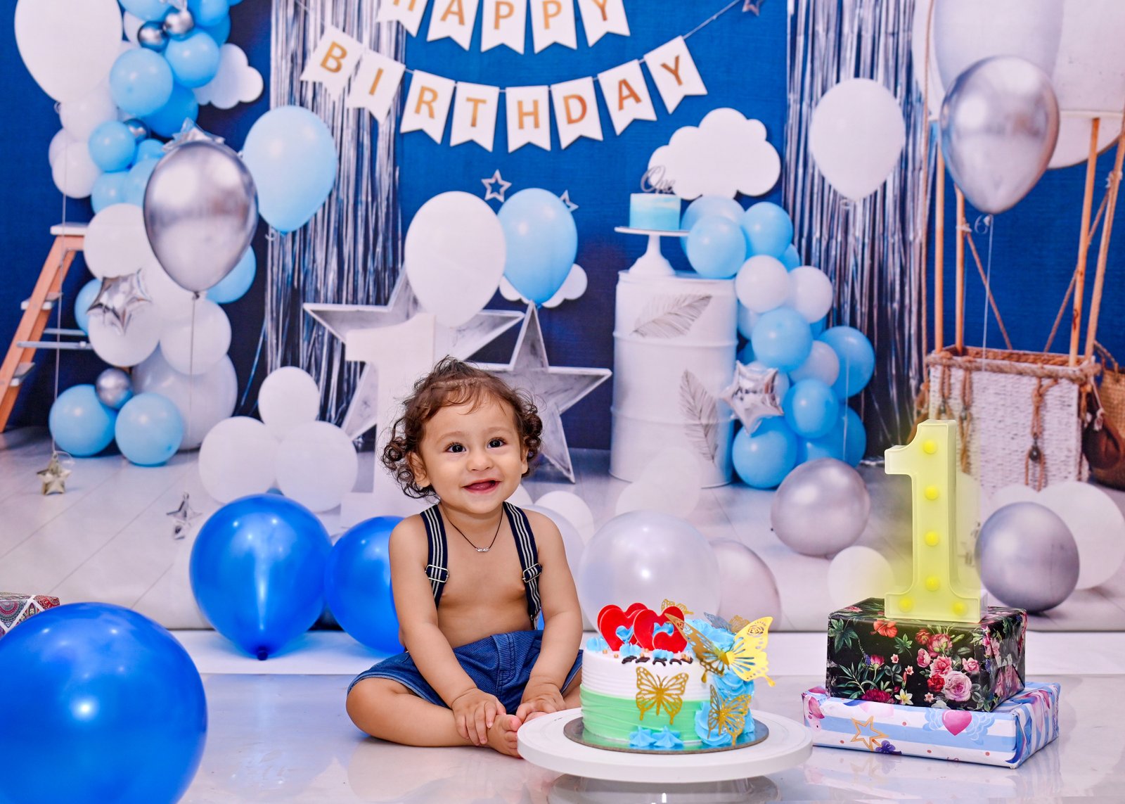 Joyful cake smash portrait by Nirvana Photography, image 4